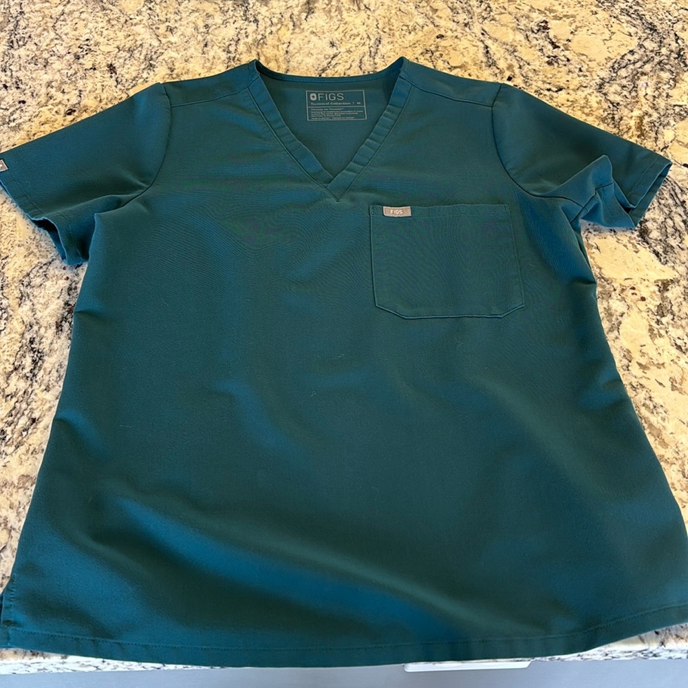 In great used condition Figs Carribean blue Catarina one pocket top. Medium